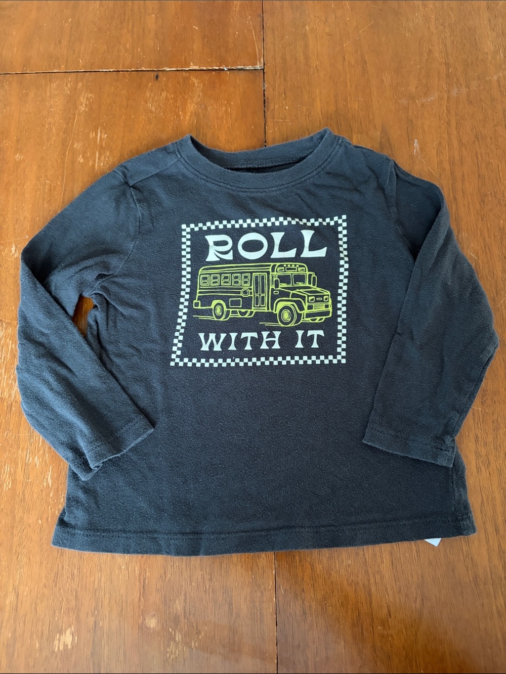 🍓3/$10 Old Navy Black Long Sleeve Tee with Bus Graphic size 2T